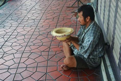  ¿The Beggar's Wisdom: Una Historia de Bondad y Engaño en la África del Siglo XI?